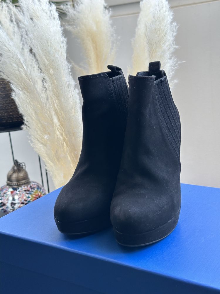 Botine negre cu toc H&M + accesoriu surpriza cadou