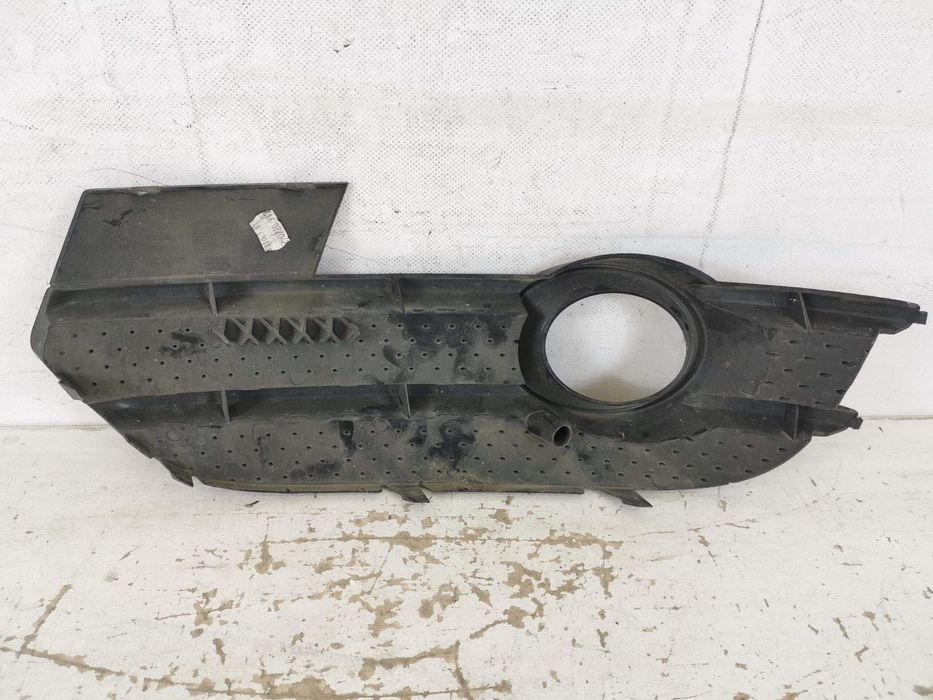 Ауди Q3 / Audi Q3 [ - ] Оригинална предна решетка (дясна страна) в доб