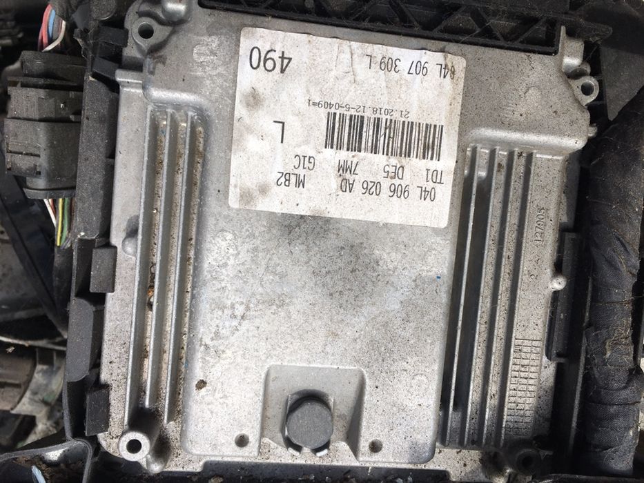 Calculator motor/Ecu audi a4 b9 8w cod 04L906026AD