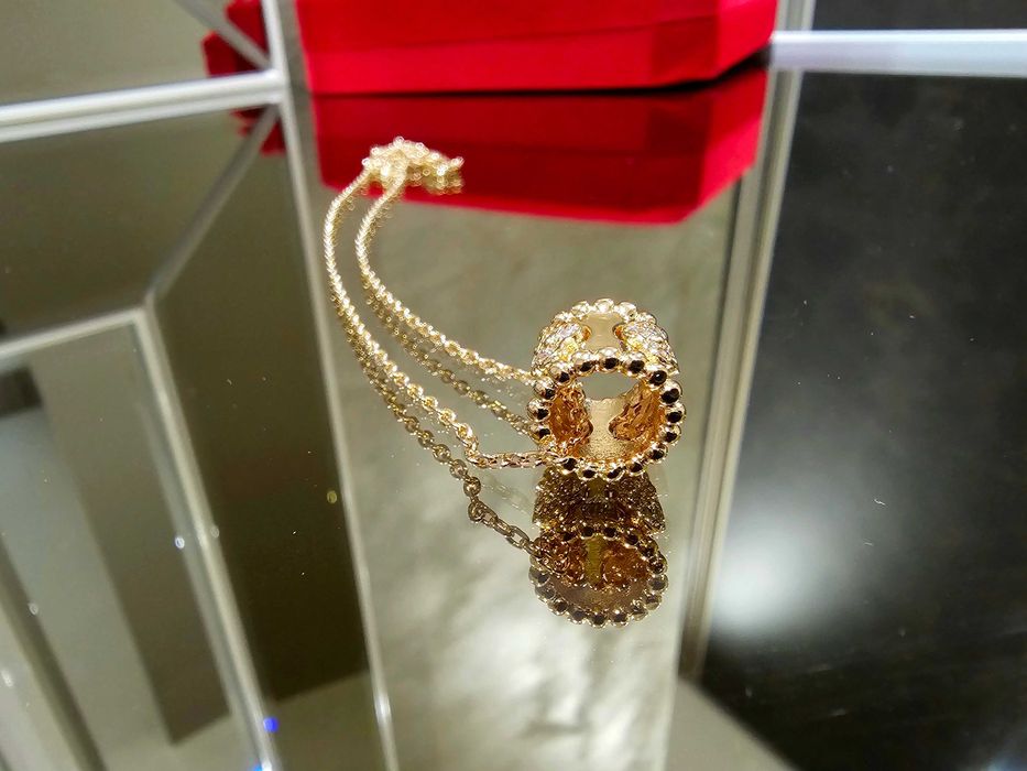 Van Cleef & Arpels VCA Rose Gold Perlée Diamond Clovers Дамско Колие