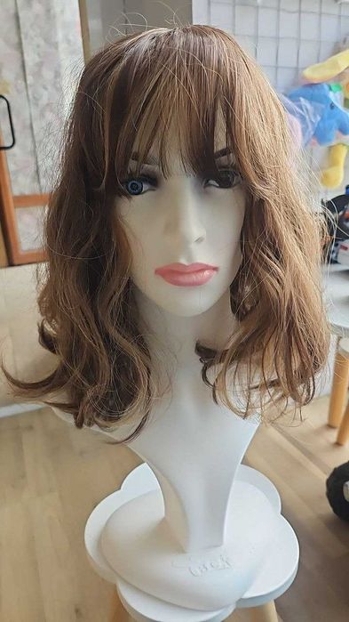 EASIHAIR SS157-2. Синтетични перуки със средна дължина, златисто русо