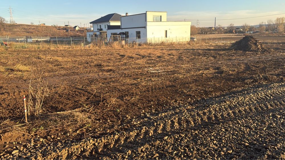 Vind 6 parcele de pamant