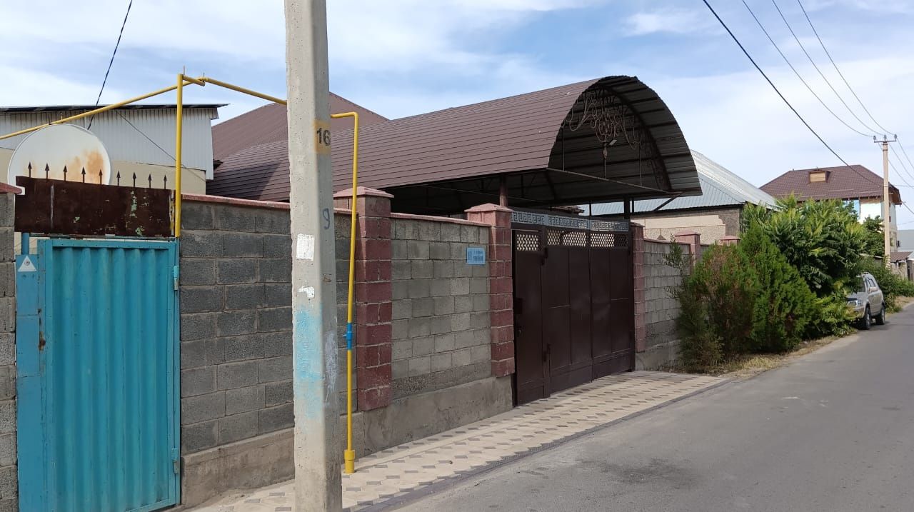 Продается дом ,в районе сахзвода,рядом остановка уалиханова