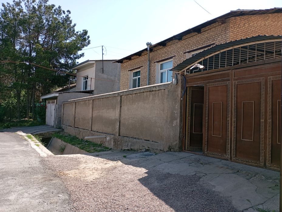 Шошилинг! Хасанбойда уй сотилади!
6 сотихли кенг ҳовли, 600м² 1,5 қ