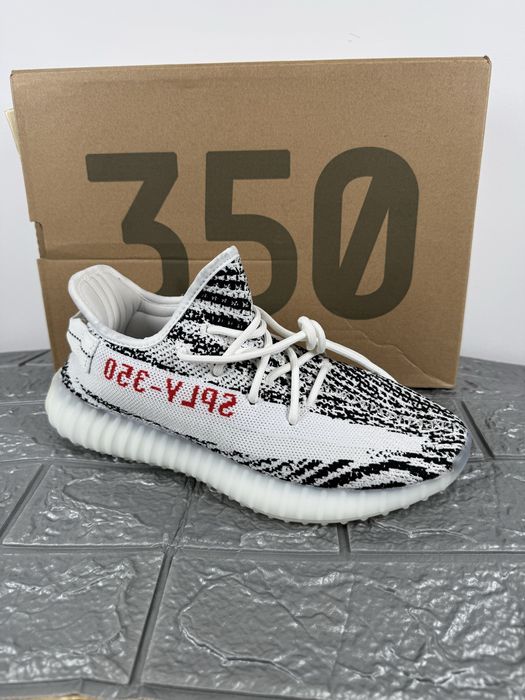 Yeezy 350 v2 Zebra