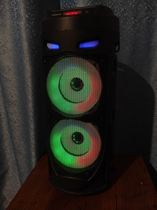 Портативная колонка с RGB-подсветкой