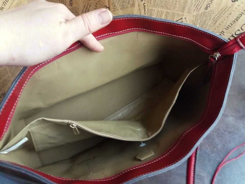 червена чанта с две дръжки