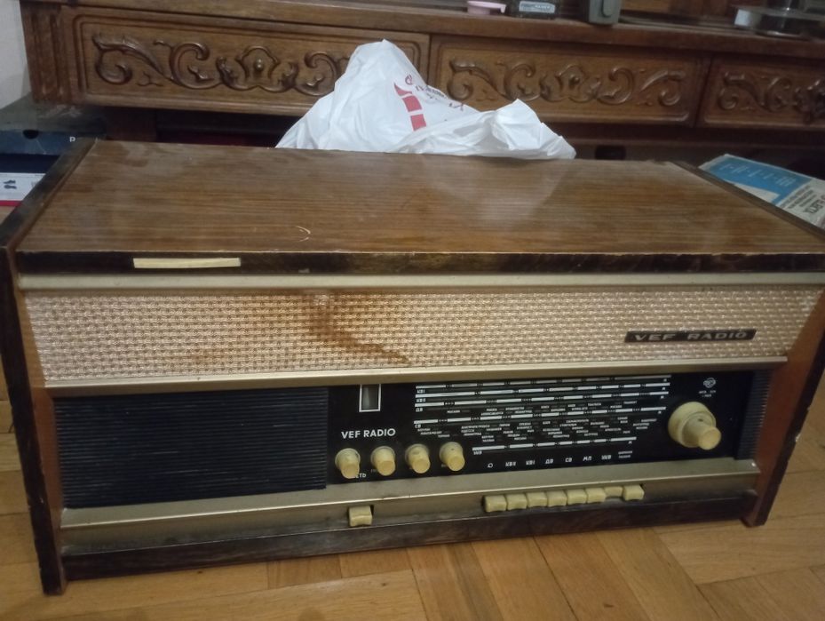 Ретро веф радио руско с вграден грамофон на 100 год.