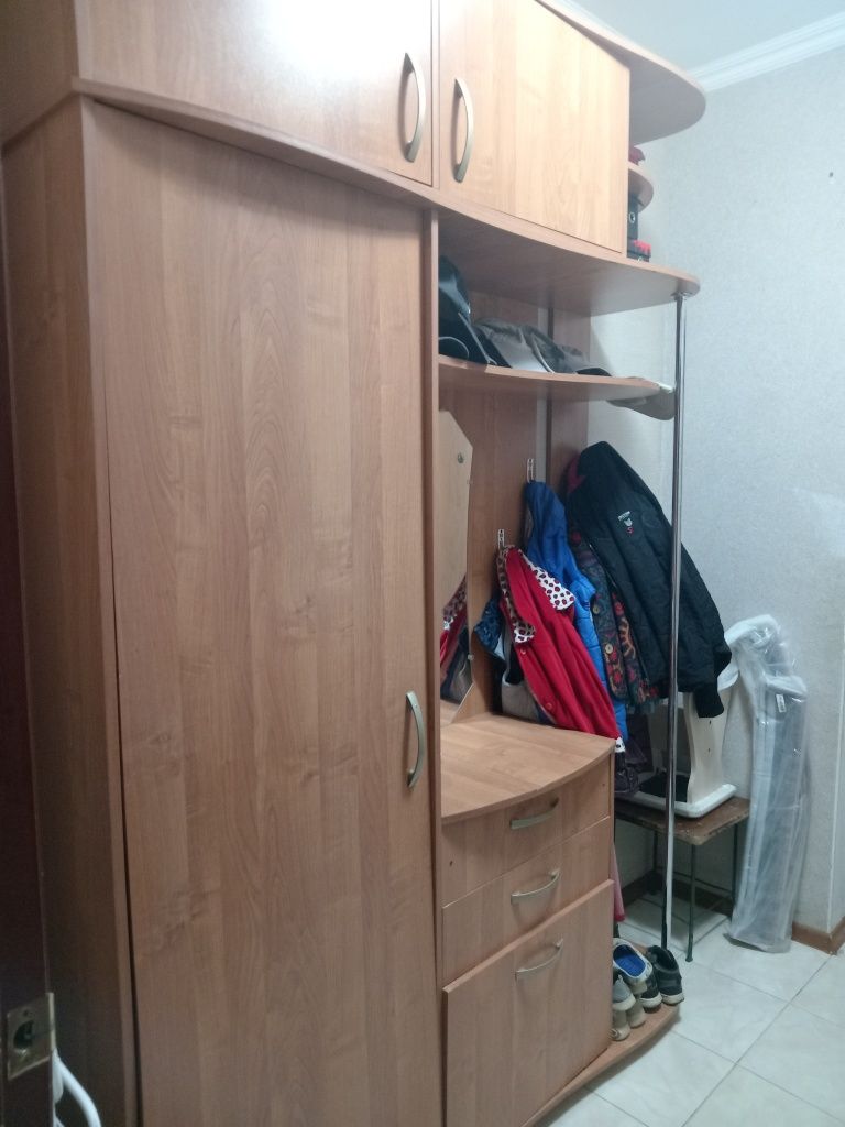 Продам Б/у прихожую