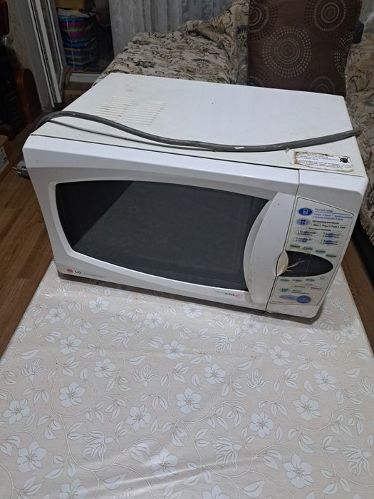 Продам микроволновую печ,на запчасти