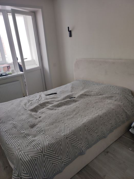 Продам кровать с матрацом