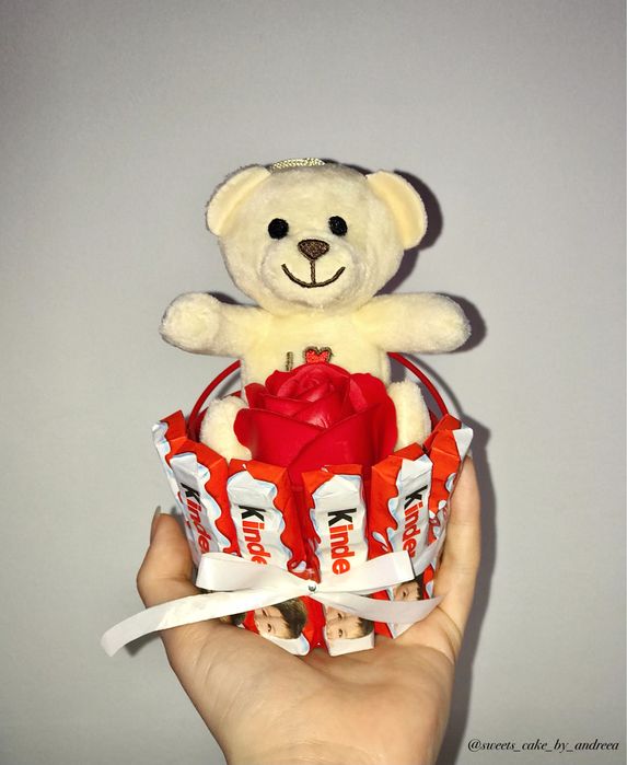 Aranjament dulciuri și trandafiri de săpun