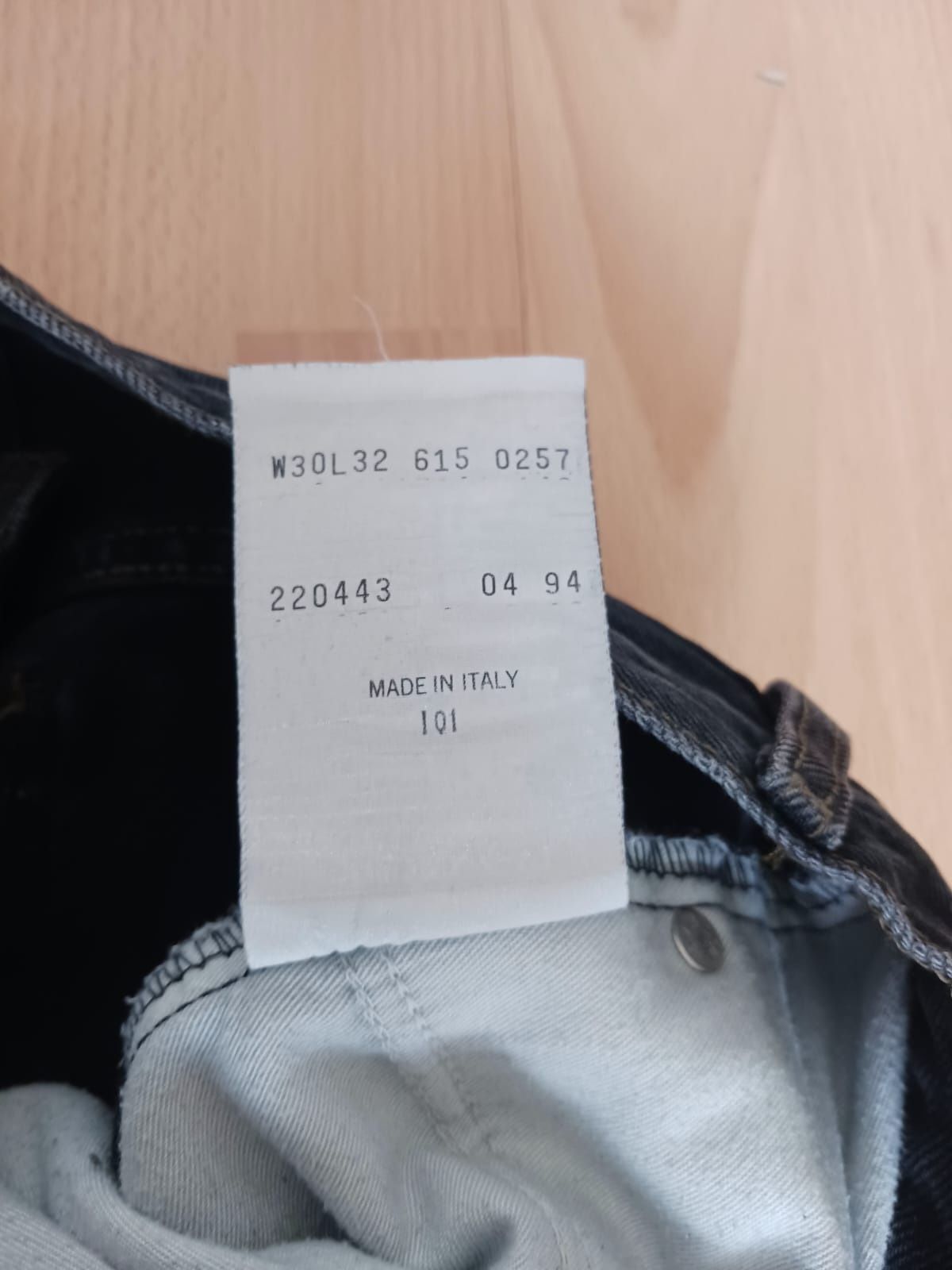 Vand blugi LEVI STRAUSS eticheta portocalie