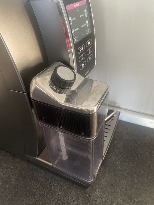 Expresor DE LONGHI DINAMICA PLUS, aproape nou