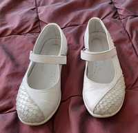 Бели официални обувки