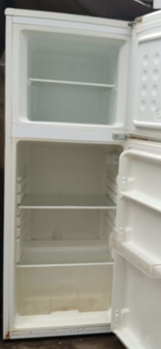 Холодильник и продаётся