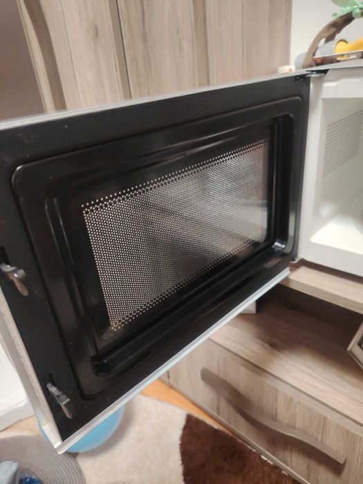 Vând cuptor  microunde