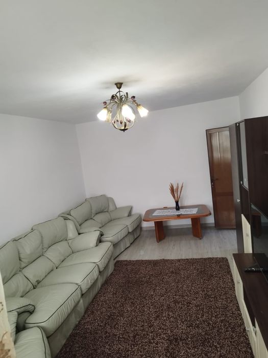 Inchiriez apartament 2 camere cu loc de parcare