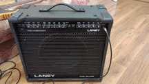 Кубе Laney и бас китара