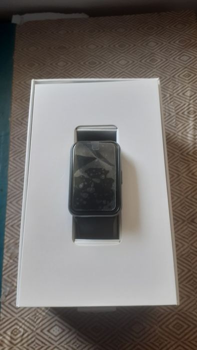 Ceas,nou.cu multe întrebuințări.