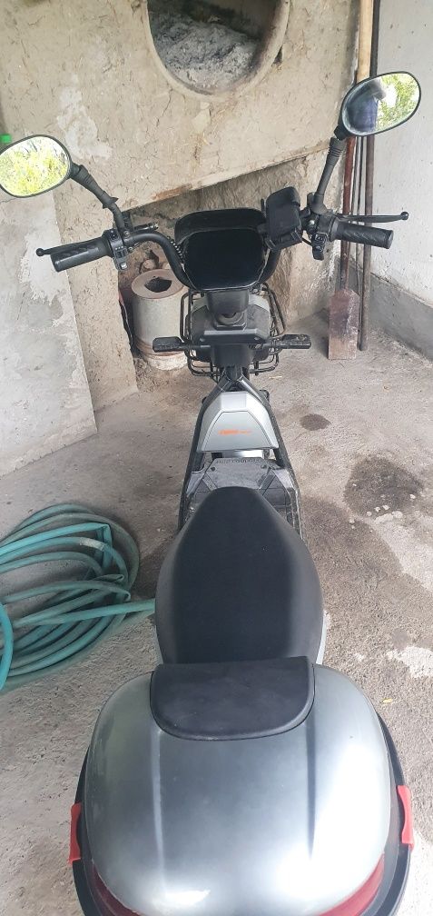 Skuter srochna sotiladi