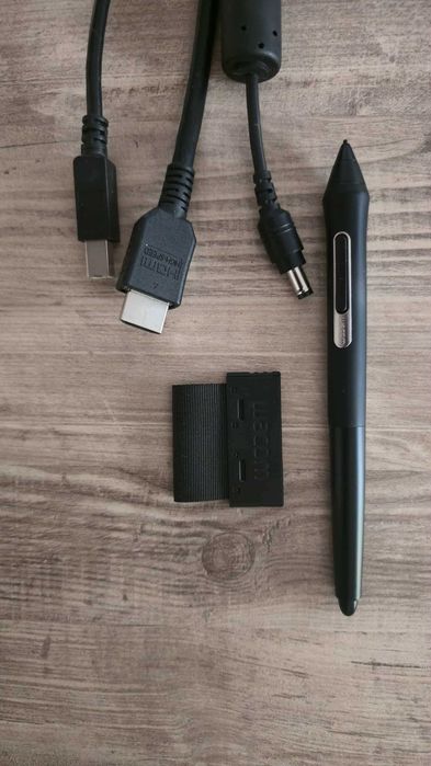 графичен дисплей таблет Wacom Cintiq 22"