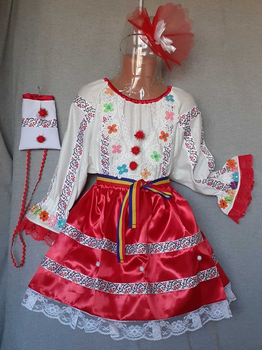 Costum popular pentru copii marimea 5( 6-7-8 ani)
235 lei