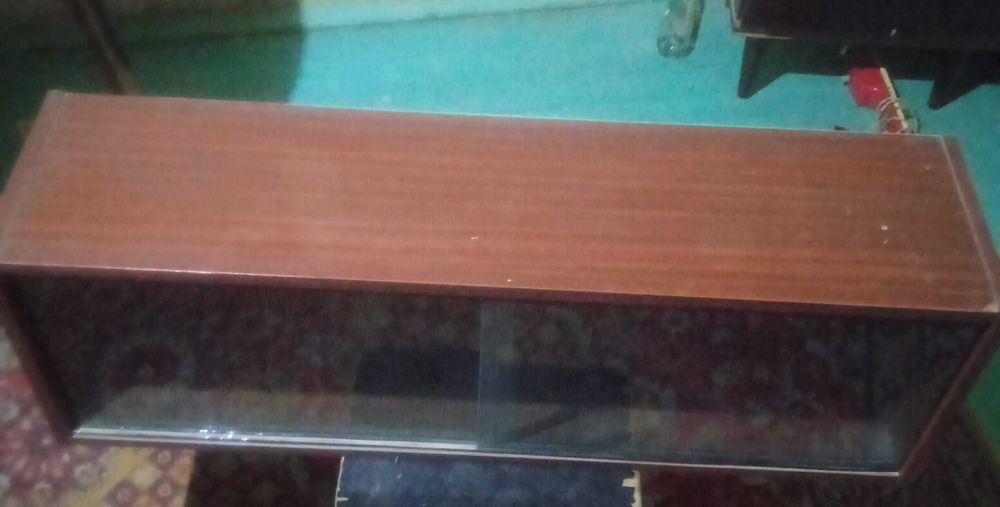 Книжная полка в хорошем качестве с раздвижными стеклами