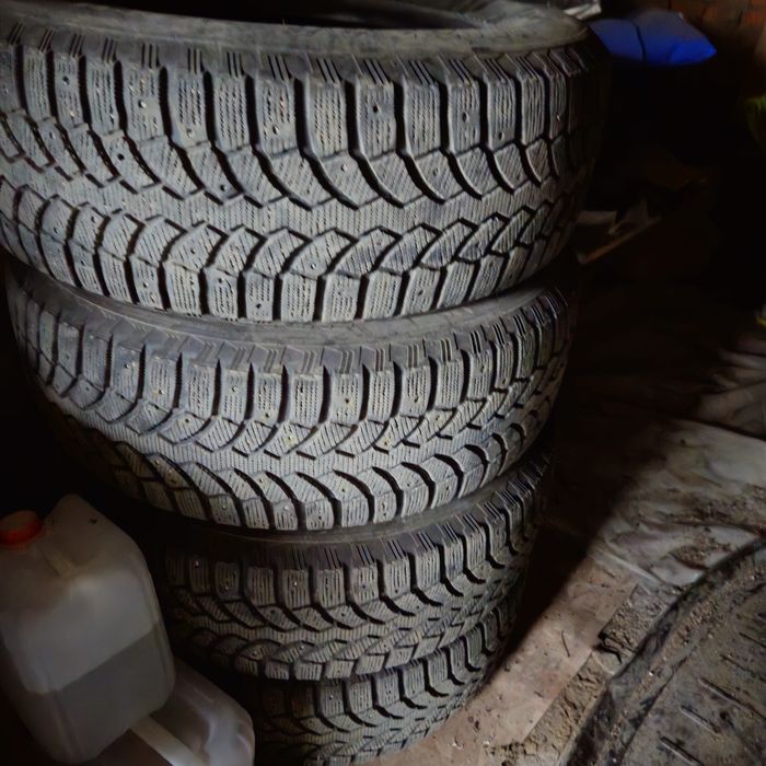 Зимняя резина в отличном состоянии, прадо,паджеро R17