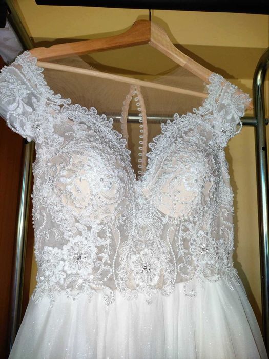 Vand rochie de mireasa tip printesa