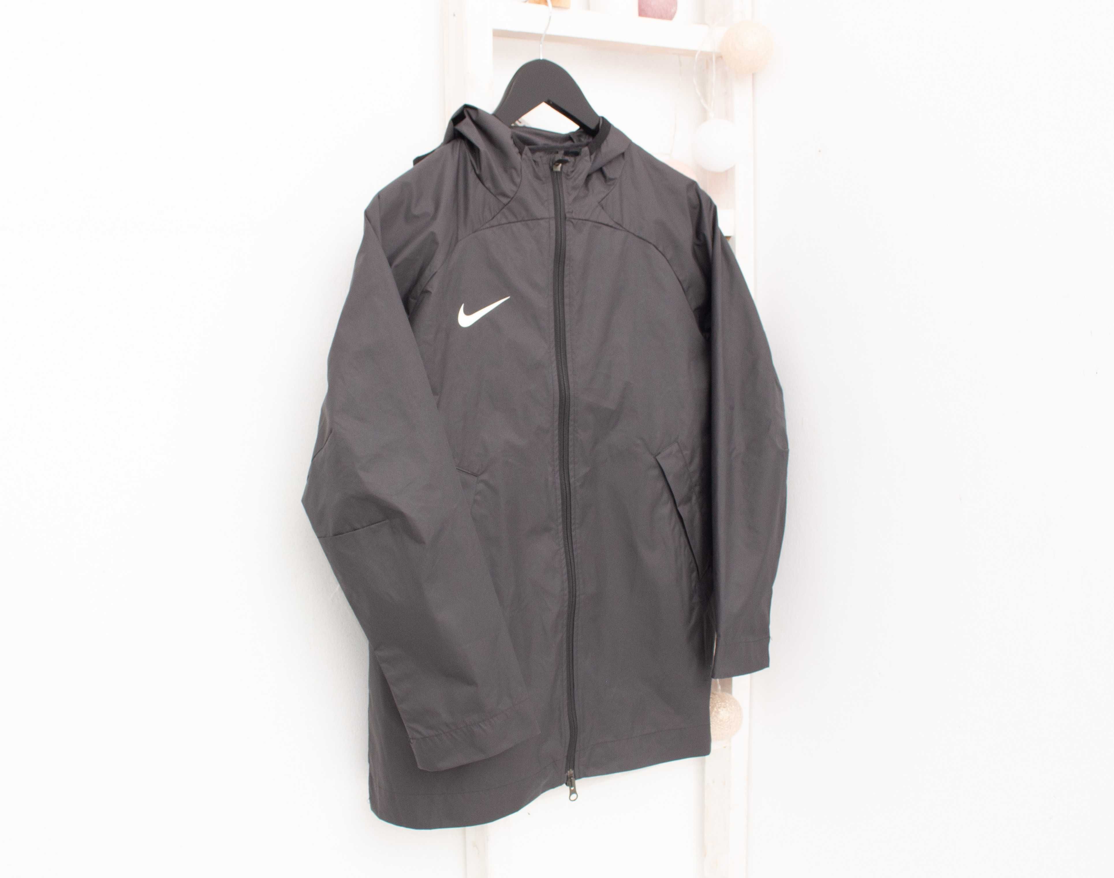 Nike Academy Pro Storm Яке с качулка черно ветровка за момче 14-15 год