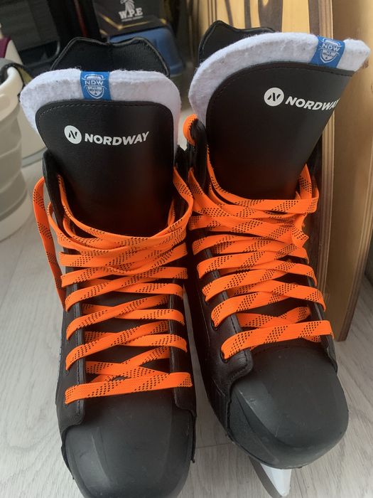 Продам Коньки  42 размер , в отличном состоянии