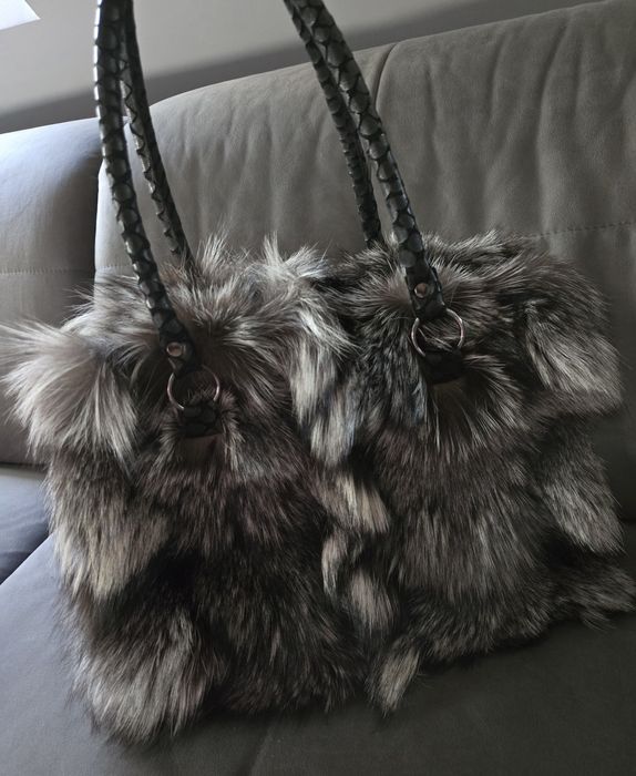 Чанта с богат естествен косъм от лисица