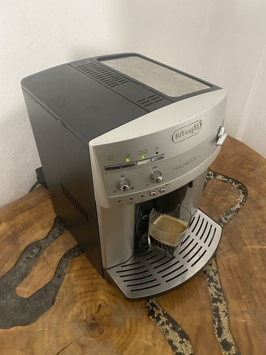 Expresor / espressor cafea delonghi magnifica