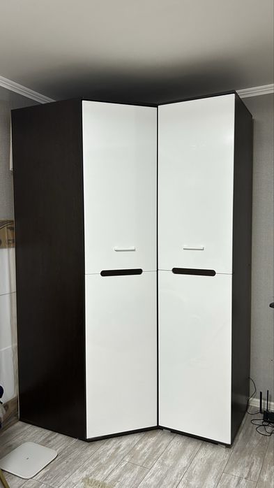 Шкаф для одежды. Прочный шкаф. Высота 2 м 22см. Ширина 62см