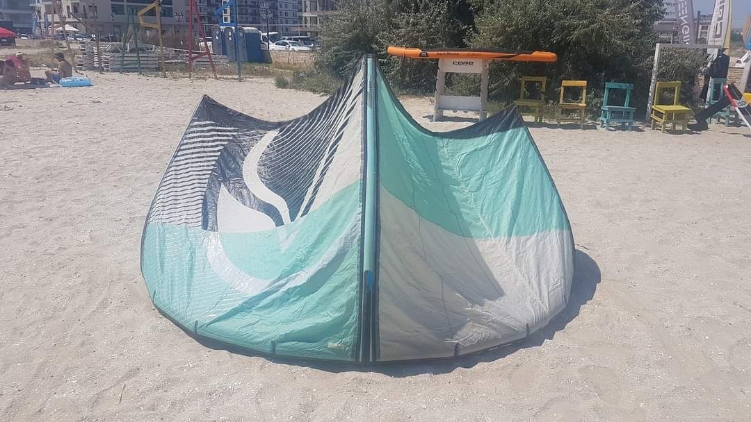 2x Zmeie Kites Liquid Force NV 2019 + bară