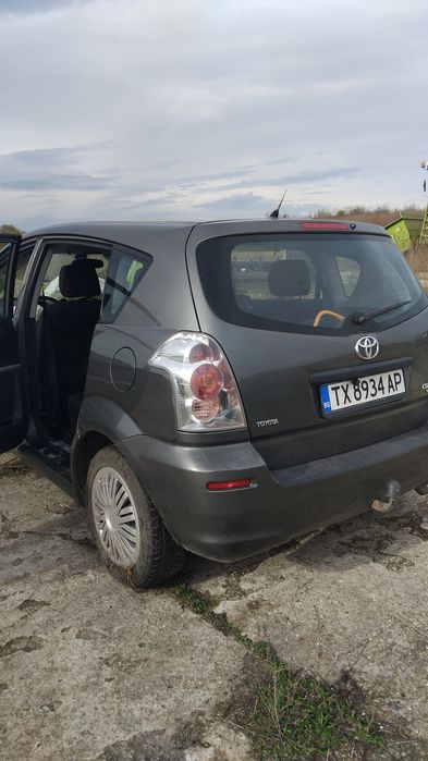 Тойота Корола Версо на цял или на части