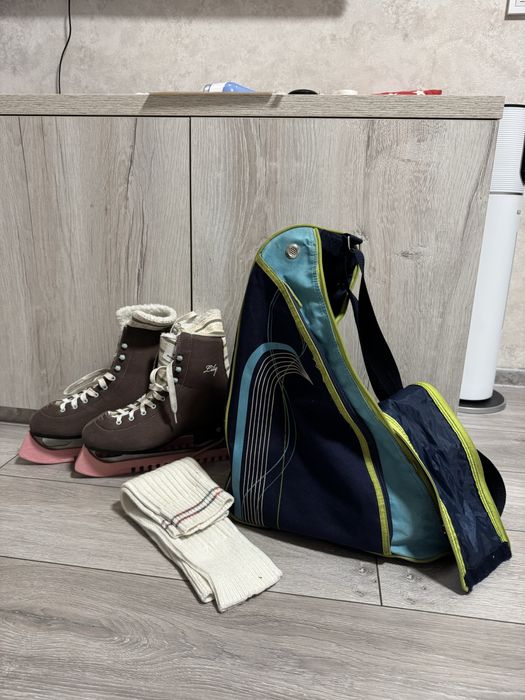 Коньки женские фигурные с сумкой и гетрами