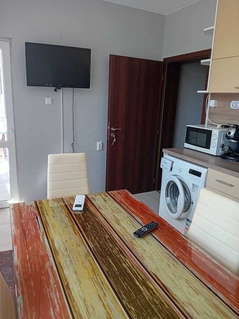 Дава се под наем Двустаен апартамент в Разград, Център - 85 кв.м за 255 € - Снимка #1