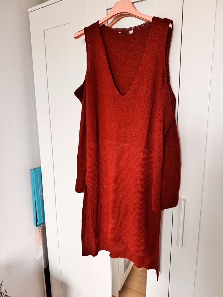 Rochita cu maneci decupate din tricot
