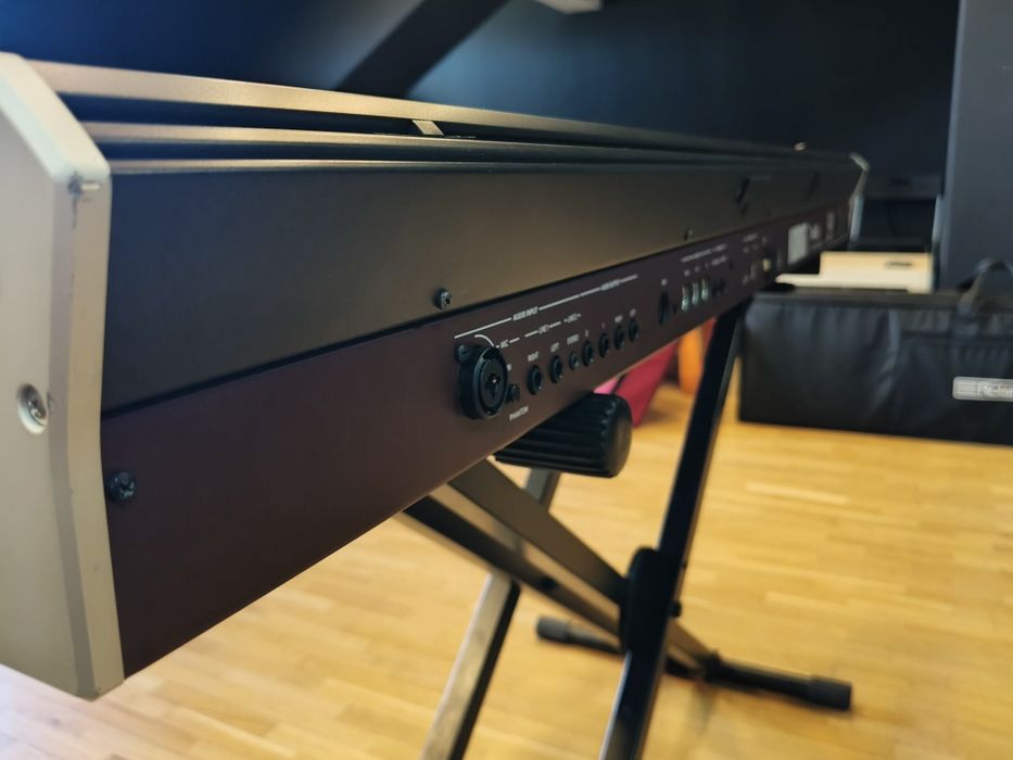 Vând korg Pa4x in stare impecabila