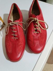 Червени обувки VIVO