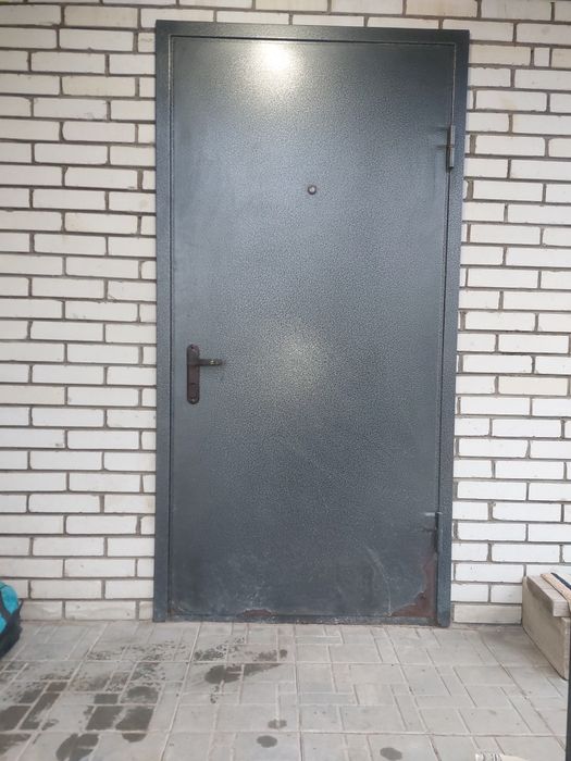 Продам дверь железная  Броня