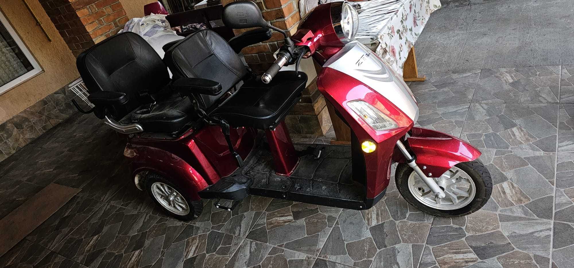 Moped electric cu 3 roti marca YADEA