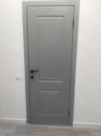 Одна межкомнатная дверь ширина 0,7м, высота 2м, без короба и наличника