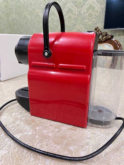 Кофемашина Nespresso inissia