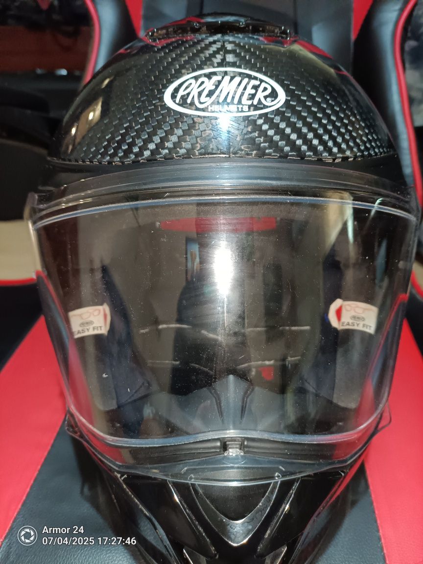 Каска premier street fighter carbon