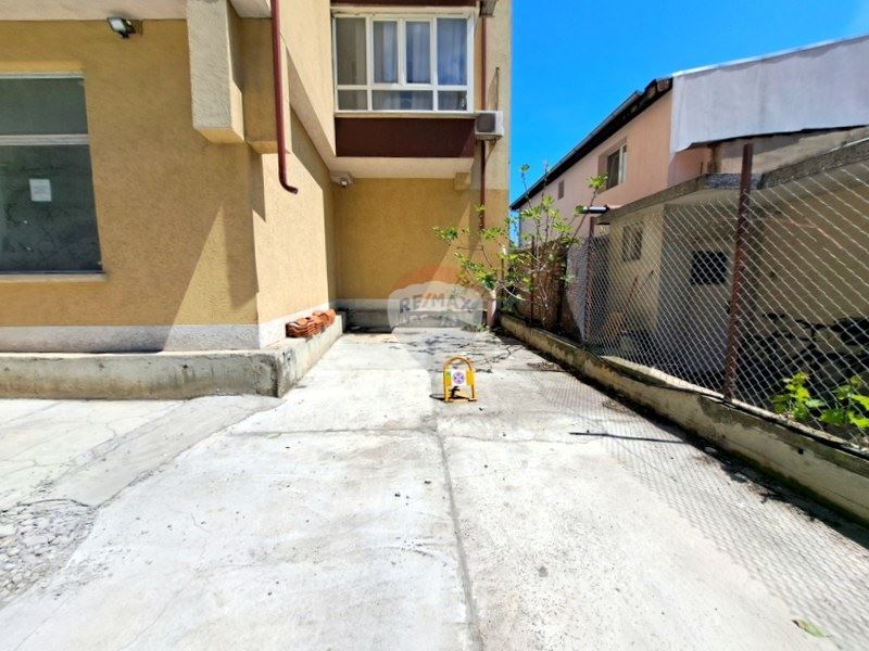 Продава се Гараж / Паркомясто в Варна, Цветен квартал - 13 кв.м за 1193 €/кв.м - Снимка #2