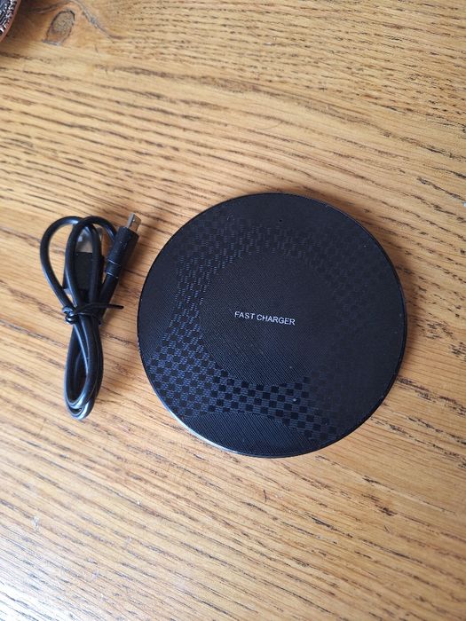 Безконтактно зарядно за 35 лв QI