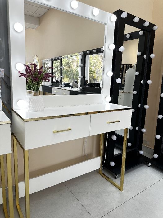 Oina zerkalo salon uchun